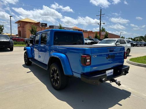 2023 Jeep Gladiator Overland