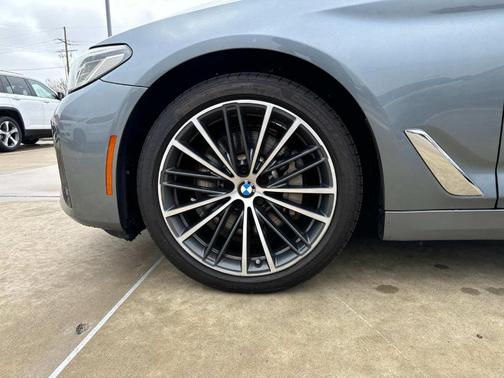 2022 BMW 530 i