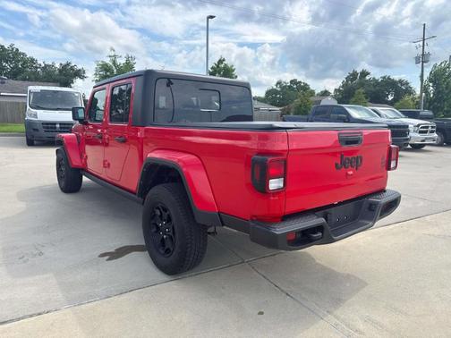 2022 Jeep Gladiator Sport