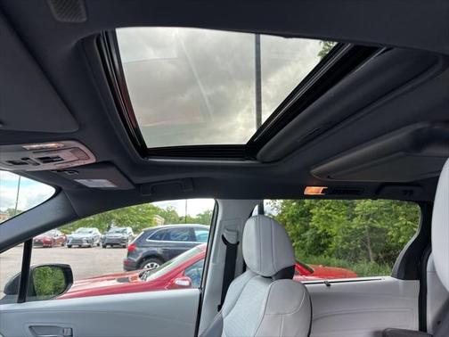 2022 Toyota Sienna XSE 7 Passenger