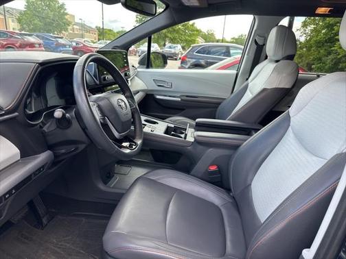 2022 Toyota Sienna XSE 7 Passenger