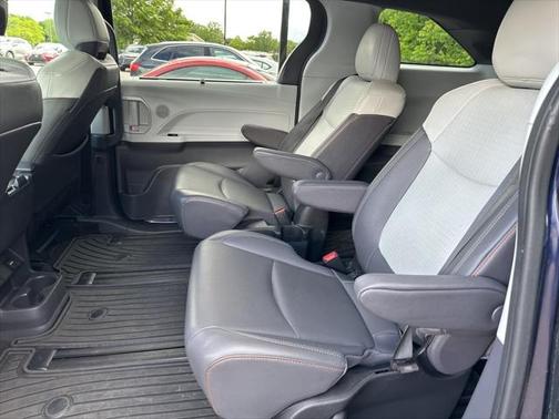 2022 Toyota Sienna XSE 7 Passenger