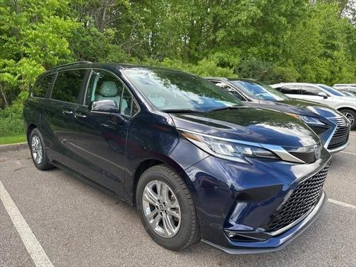 2022 Toyota Sienna XSE 7 Passenger