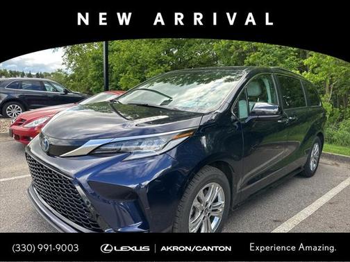 2022 Toyota Sienna XSE 7 Passenger