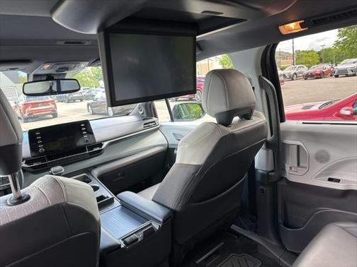 2022 Toyota Sienna XSE 7 Passenger