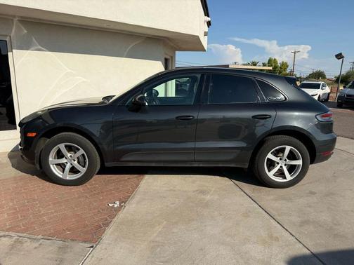 2019 Porsche Macan Sport Utility 4D