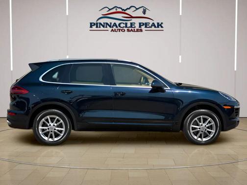 2017 Porsche Cayenne Platinum Edition