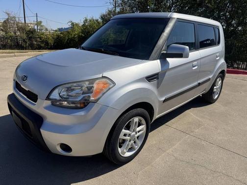 2010 Kia Soul +