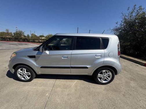 2010 Kia Soul +