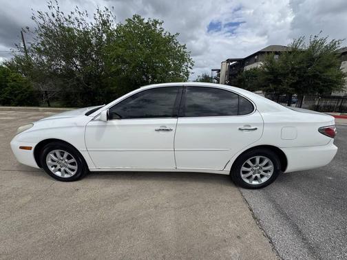 White 2002 Lexus ES 300 Base