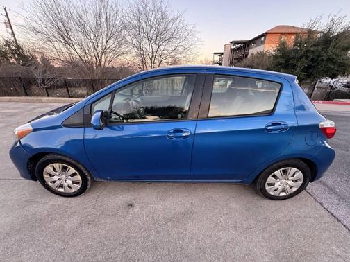 2013 Toyota Yaris LE