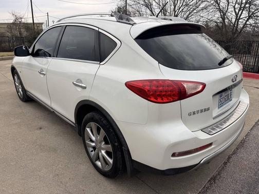 2016 INFINITI QX50 Base