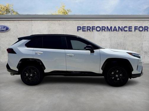 2024 Toyota RAV4 Hybrid SE