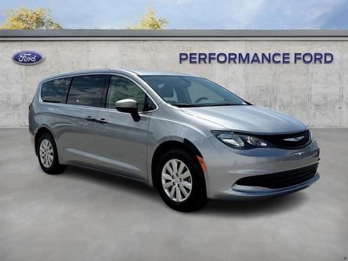 2020 Chrysler Voyager L