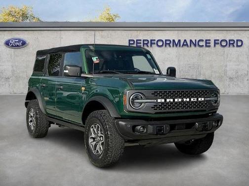 ERUPTION GREEN METALLIC 2023 Ford Bronco BADLANDS