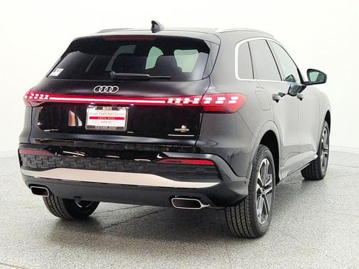 Mythos Black Metallic 2026 Audi Q5 Premium TFSI quattro S tronic