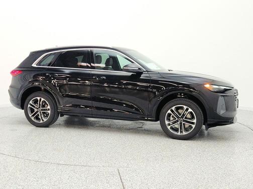 Mythos Black Metallic 2026 Audi Q5 Premium TFSI quattro S tronic