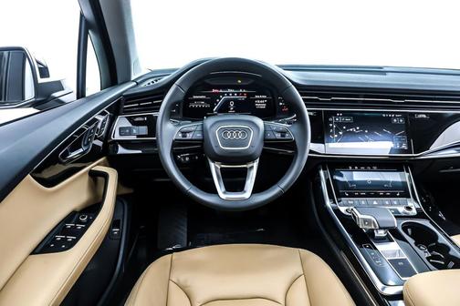 2023 Audi Q7 45 Premium Plus