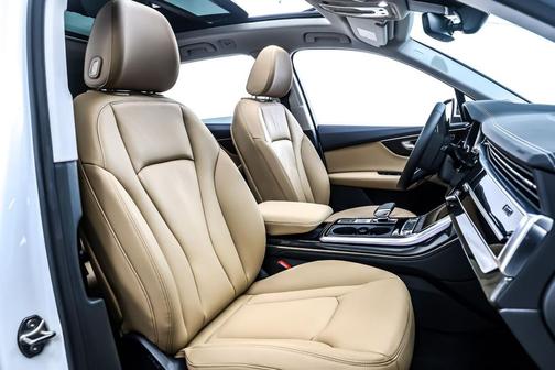 2023 Audi Q7 45 Premium Plus