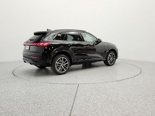 Mythos Black Metallic 2026 Audi Q5 Premium Plus TFSI quattro S tronic