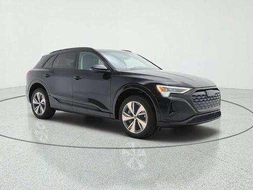 Mythos Black Metallic 2024 Audi Q8 e-tron Premium