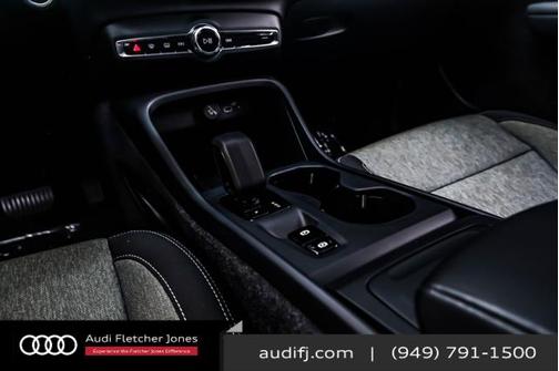2024 Volvo XC40 B5 Core Bright Theme