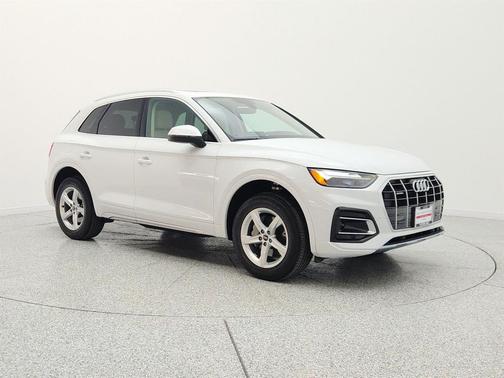 Glacier White Metallic 2023 Audi Q5 40 Premium