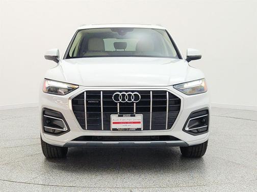 Glacier White Metallic 2023 Audi Q5 40 Premium