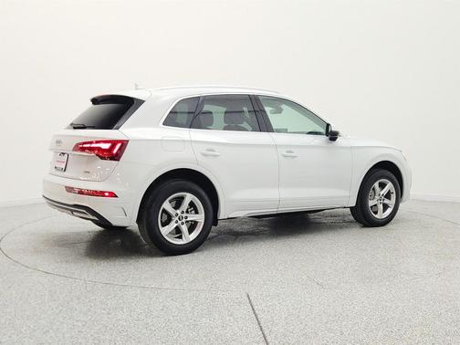 Glacier White Metallic 2023 Audi Q5 40 Premium