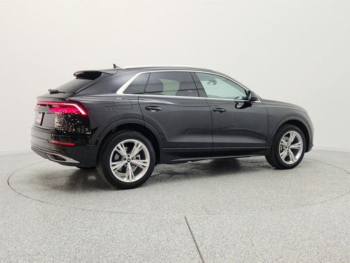 Mythos Black Metallic 2023 Audi Q8 55 Premium Plus