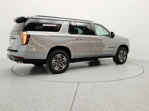 Sterling Gray Metallic 2025 Chevrolet Suburban 4WD Z71