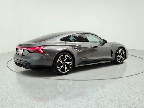 Daytona Gray Pearl Effect 2023 Audi e-tron GT Premium Plus