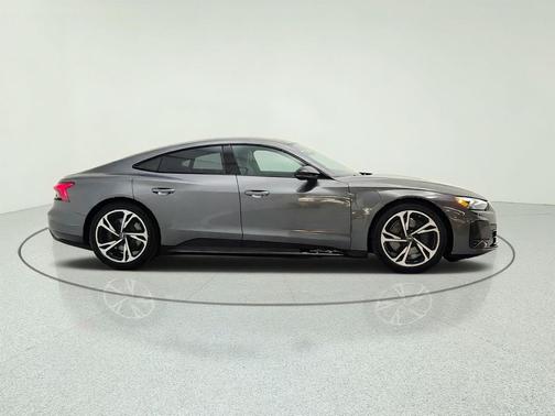 Daytona Gray Pearl Effect 2023 Audi e-tron GT Premium Plus