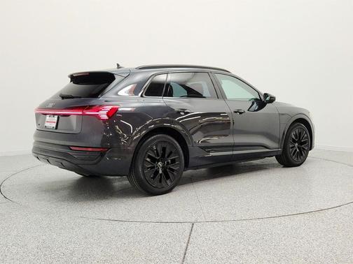 Manhattan Gray Metallic 2024 Audi Q8 e-tron Prestige