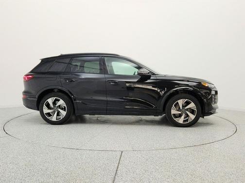 Mythos Black Metallic 2025 Audi Q6 e-tron Premium Plus quattro