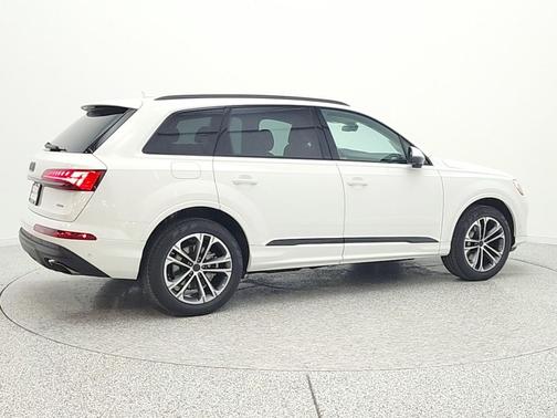 2026 Audi Q7 45 Premium Plus