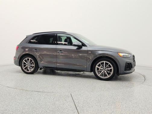 Daytona Gray Pearl Effect 2023 Audi Q5 55 S line Premium Plus