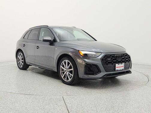 Daytona Gray Pearl Effect 2023 Audi Q5 55 S line Premium Plus