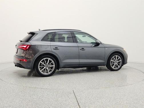 Daytona Gray Pearl Effect 2023 Audi Q5 55 S line Premium Plus
