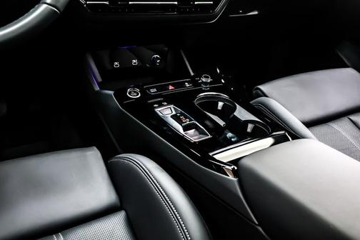 2025 Audi Q6 e-tron Premium Plus