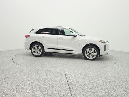 Glacier White Metallic 2026 Audi Q5 Premium Plus TFSI quattro S tronic
