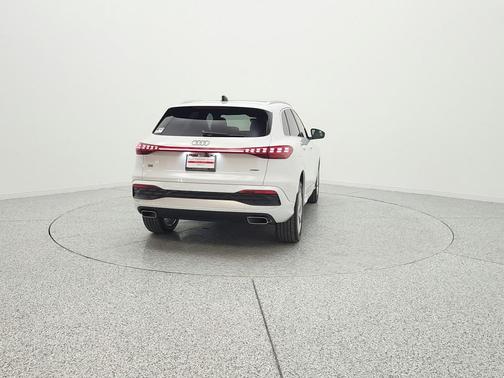 Glacier White Metallic 2026 Audi Q5 Premium Plus TFSI quattro S tronic