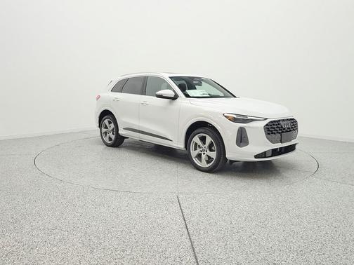 Glacier White Metallic 2026 Audi Q5 Premium Plus TFSI quattro S tronic
