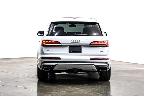 2025 Audi Q7 55 Premium Plus
