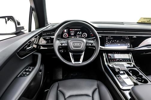 2025 Audi Q7 55 Premium Plus