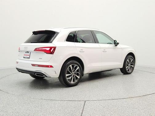Ibis White 2023 Audi Q5 45 S line Premium Plus