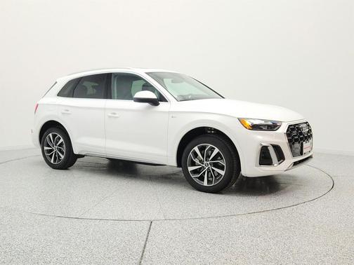 Ibis White 2023 Audi Q5 45 S line Premium Plus