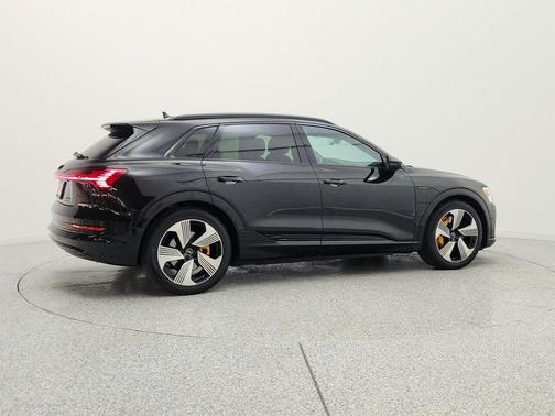 Mythos Black Metallic 2023 Audi e-tron Premium Plus