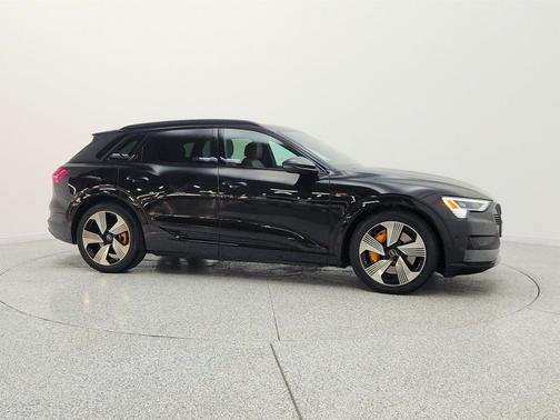 Mythos Black Metallic 2023 Audi e-tron Premium Plus