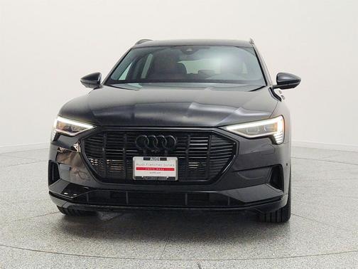Mythos Black Metallic 2023 Audi e-tron Premium Plus